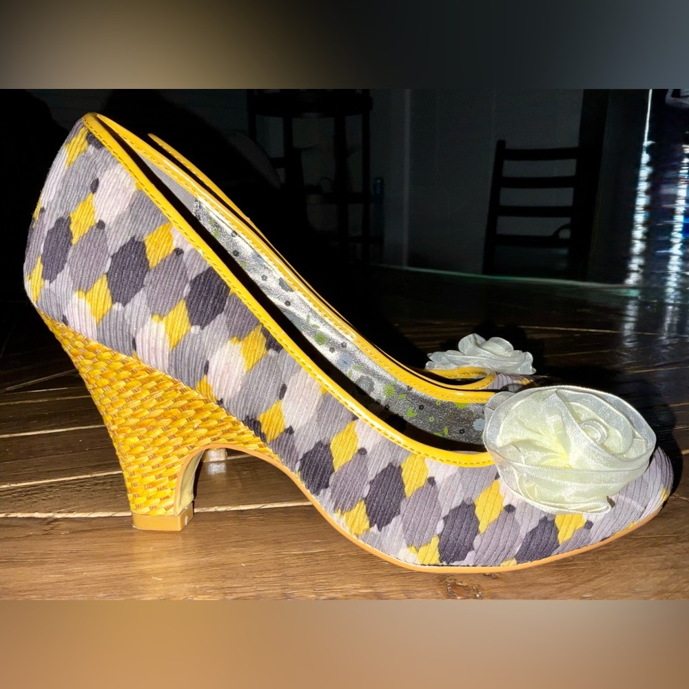 Poetic (License)Licence London - Picnic Ready Platform heels - Adorable - size 7